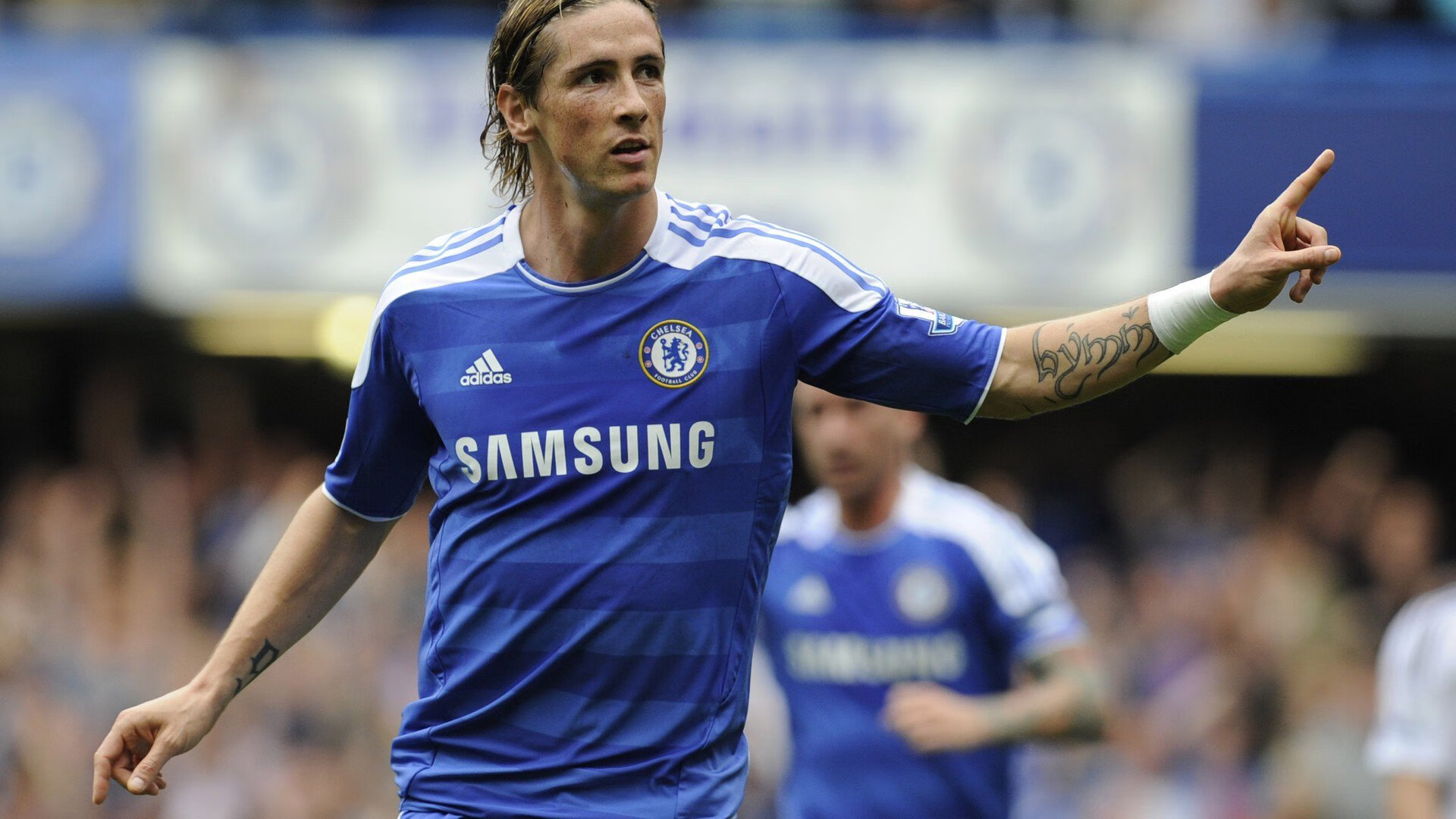 以足球为主题的社区文化建设步伐加快,增强邻里关系,以足球文化为主题的绘画