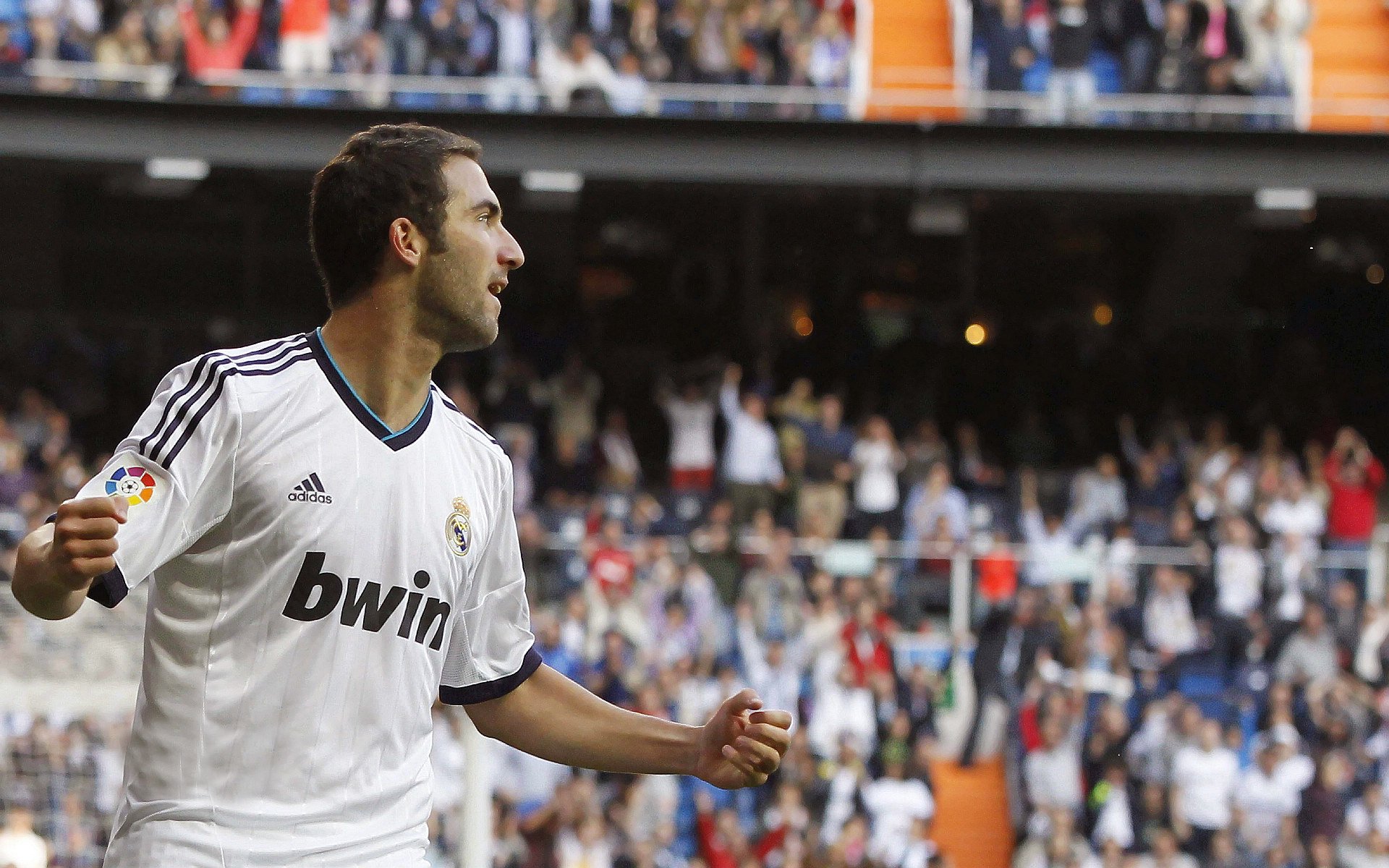 中国足球运动员生活揭秘，中国足球运动员收入真实